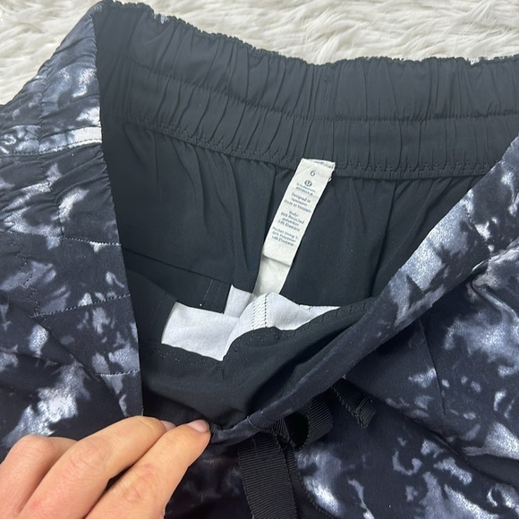 Lululemon Spring Break Away Short II Dusk Dye White Black / Black - Picture 3 of 6